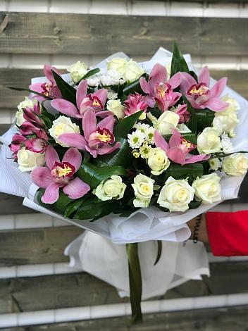 Букет цветов из: Розы и Хризантемы в Остров