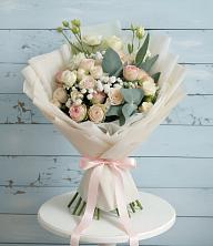 Букет цветов из:  Розы и Лизиантусы в Остров