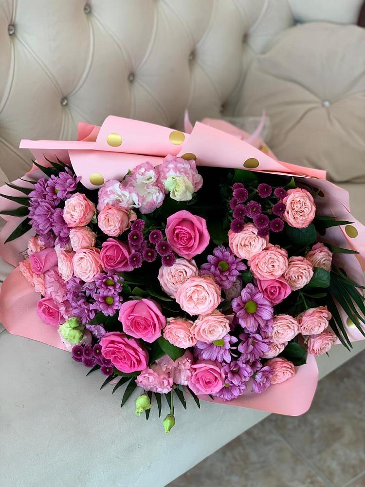 Букет цветов из: Хризантемы, Розы и Лизиантусы в Остров