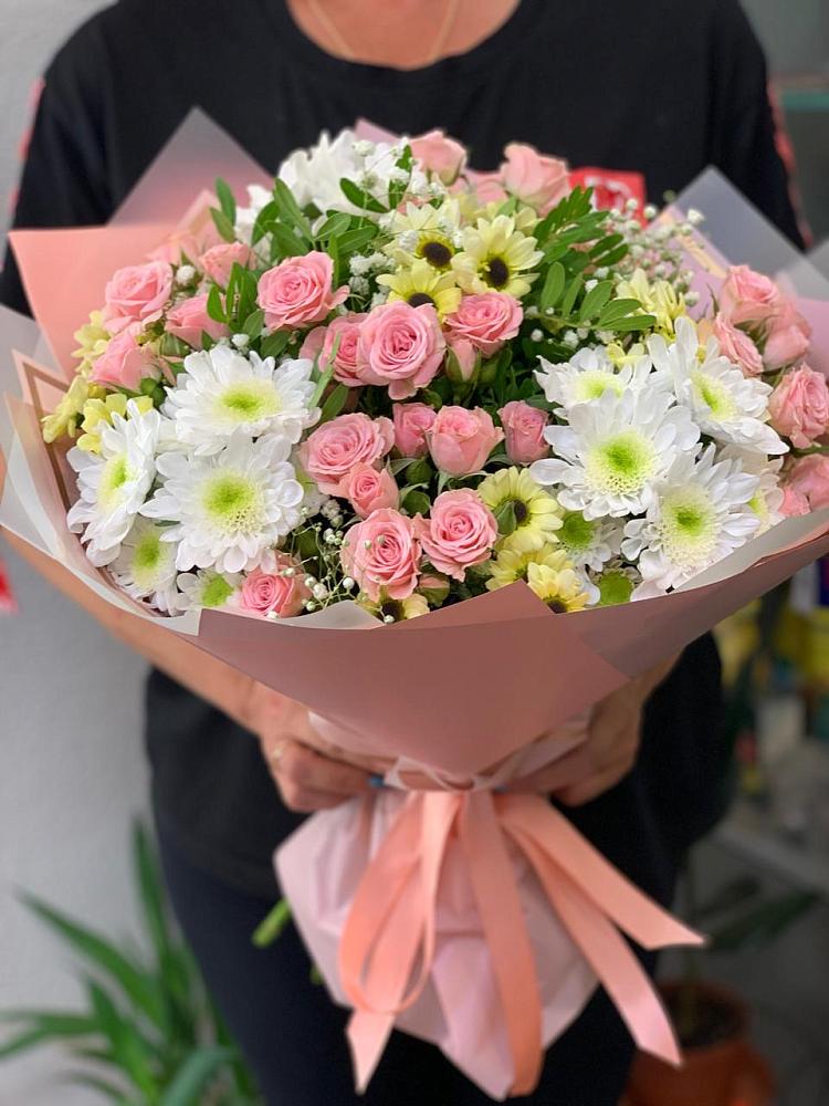 Букет цветов из: Розы и Хризантемы в Остров