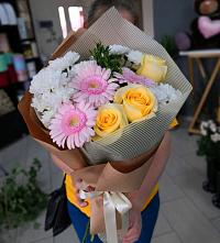 Букет цветов из:  Герберы, Розы и Хризантемы в Остров