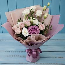 Букет цветов из:  Розы и Лизиантусы в Остров