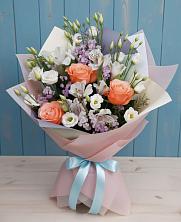 Букет цветов из:  Лизиантусы, Розы, Альстромерии и Гипсофила в Остров