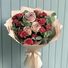 Букет цветов из:  Гвоздики и Розы в Остров
