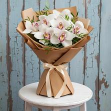 Букет цветов из:  Орхидеи и Розы в Остров